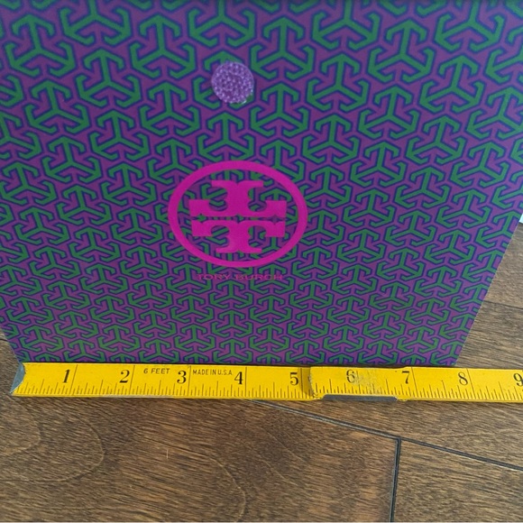 Tory Burch Envelope Gift Bag with Tissue - Picture 6 of 9